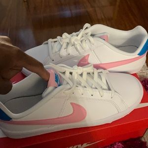 Nike low cut sneakers (white,blue/pink Nike sign)
